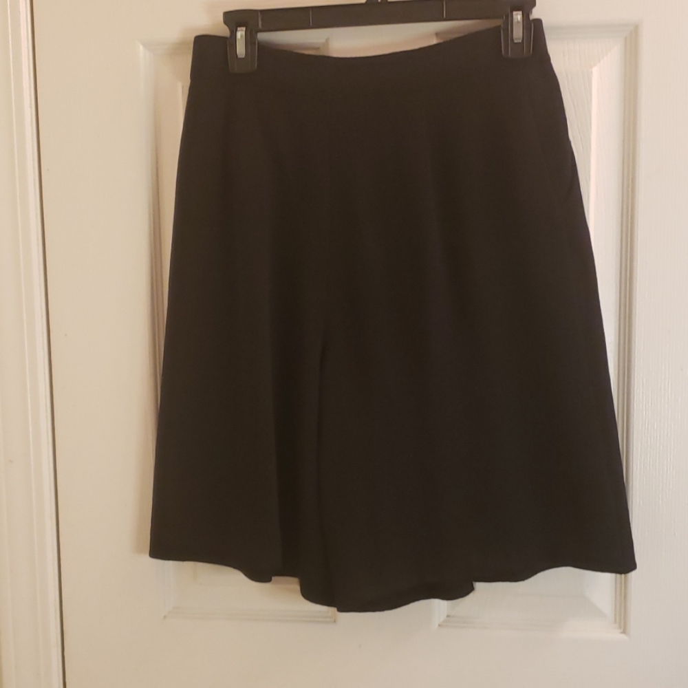 St. John Basics Collection Black Shorts Size 6 - image 4
